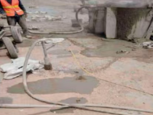 松滋水泥混凝土路面板底注浆技术 路面脱空注浆整治方案